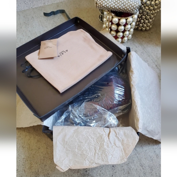 ALAIA ANKLE BOOTS - Picture 5 of 7